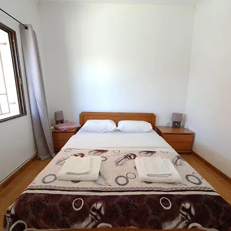 G-george By The Sea And Airport Apartment