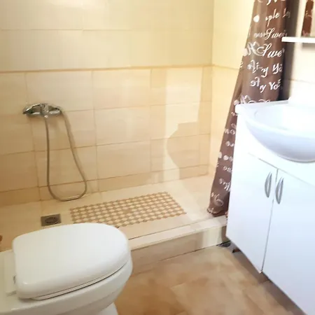 G-george By The Sea And Airport Apartment *